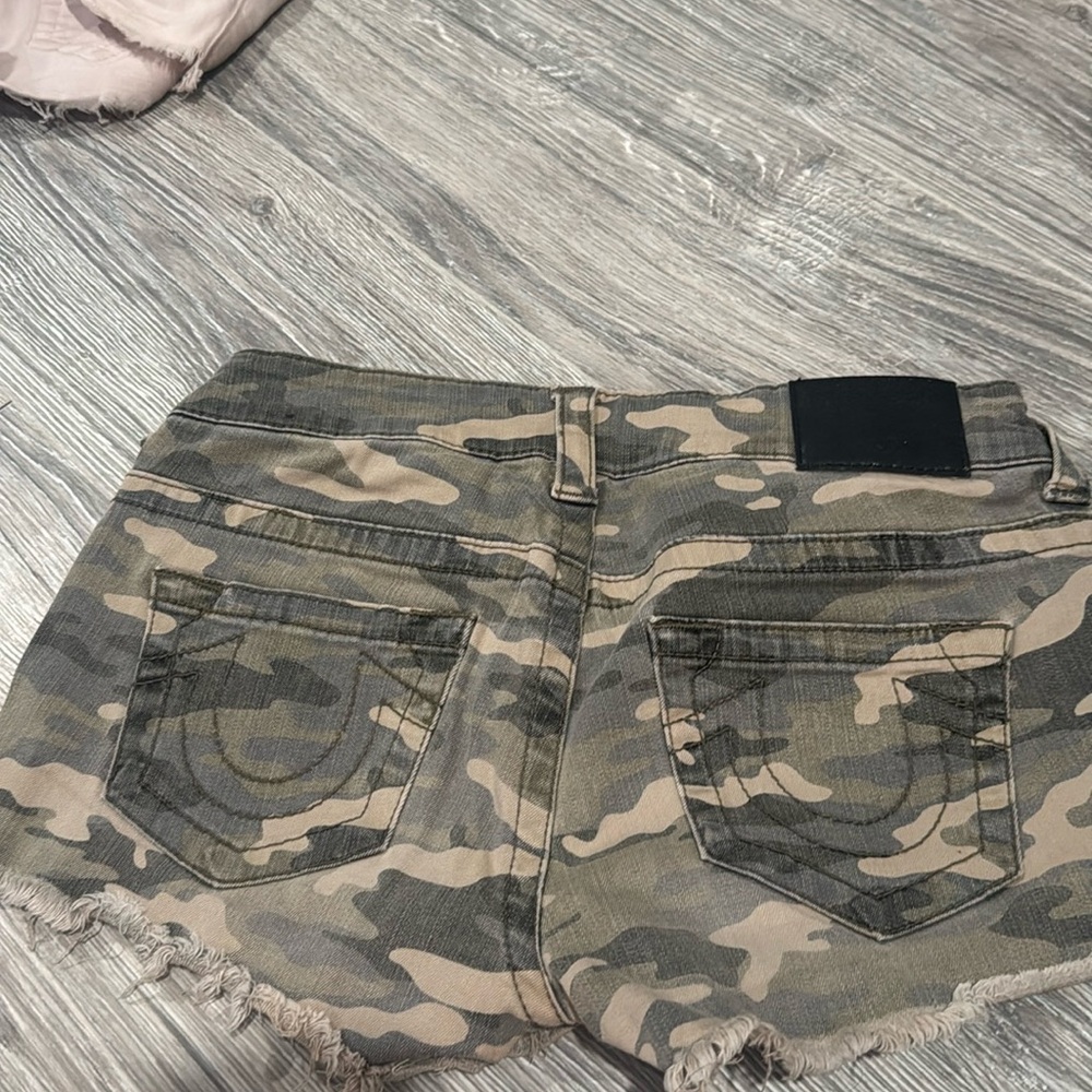 True religion, Keira camo shorts. Size 27 great condition.